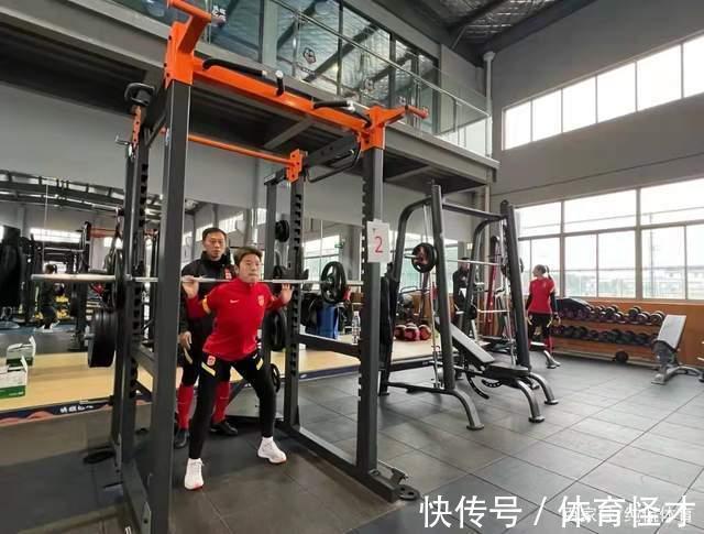 苏州酒店|中国女足再次做出表率,回国第一天恢复集训,中国男足却放假多天