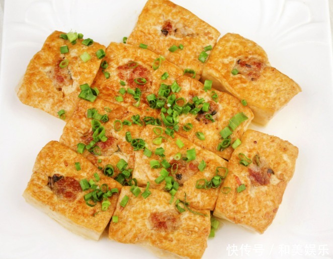 煎豆腐别只会放油,多加这2样东西,豆腐黄金酥脆,不碎也不粘锅