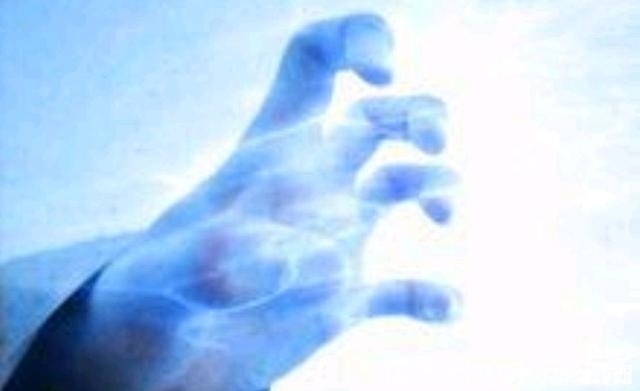 任我行|单挑东方不败无压力?笑傲江湖少林腹黑方证大师,他的武功多厉害