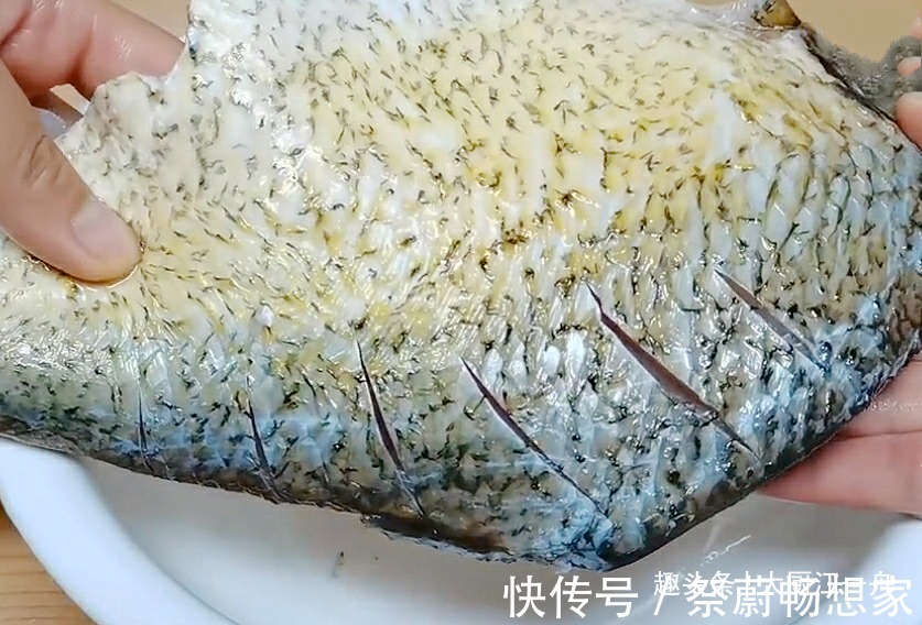 料酒|不管蒸什么鱼，切记不要放精盐和料酒，教你一招，鱼肉鲜嫩无腥味