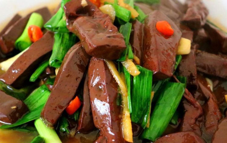 猪血切了就炒,难怪不好吃!炒前多加一步,猪血不硬不易碎没腥味