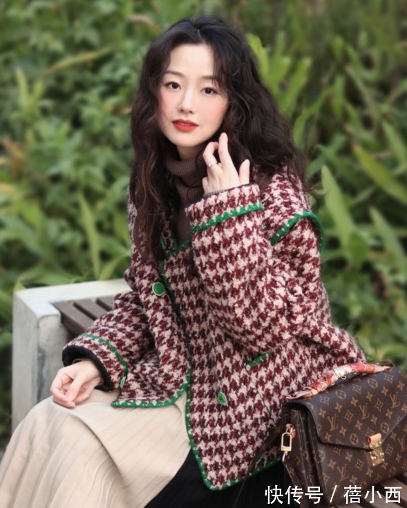 外套|冬季多尝试“千鸟格”外套,经典好看又时髦,时髦精早已在穿了