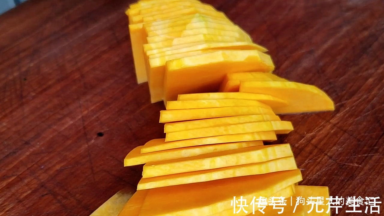 好吃|南瓜不要炒着吃了，教你夏天最好吃的做法，冰凉爽滑，比雪糕好吃