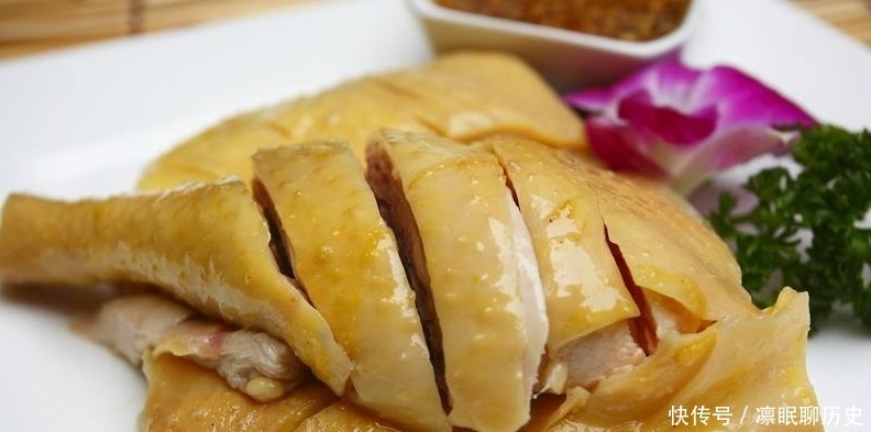 好吃|做白斩鸡,直接下锅煮就错了,大厨教你一招,保证鲜嫩好吃还入味