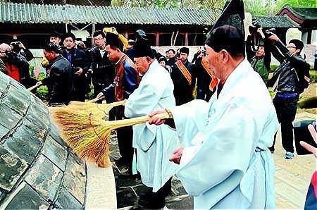 田好谦！漂泊海外381年的家族，回到中国认祖归宗，拿出族谱我是中国人