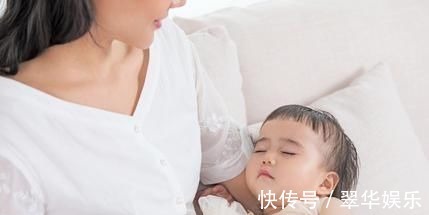 孩子|新生儿出生后前3个月要抱睡,别嫌累怕麻烦,很可能令你后悔