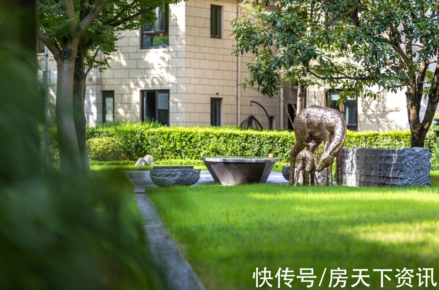 繁华|俊峰·山万里丨真正的墅居,是在繁华里与生活返璞归真