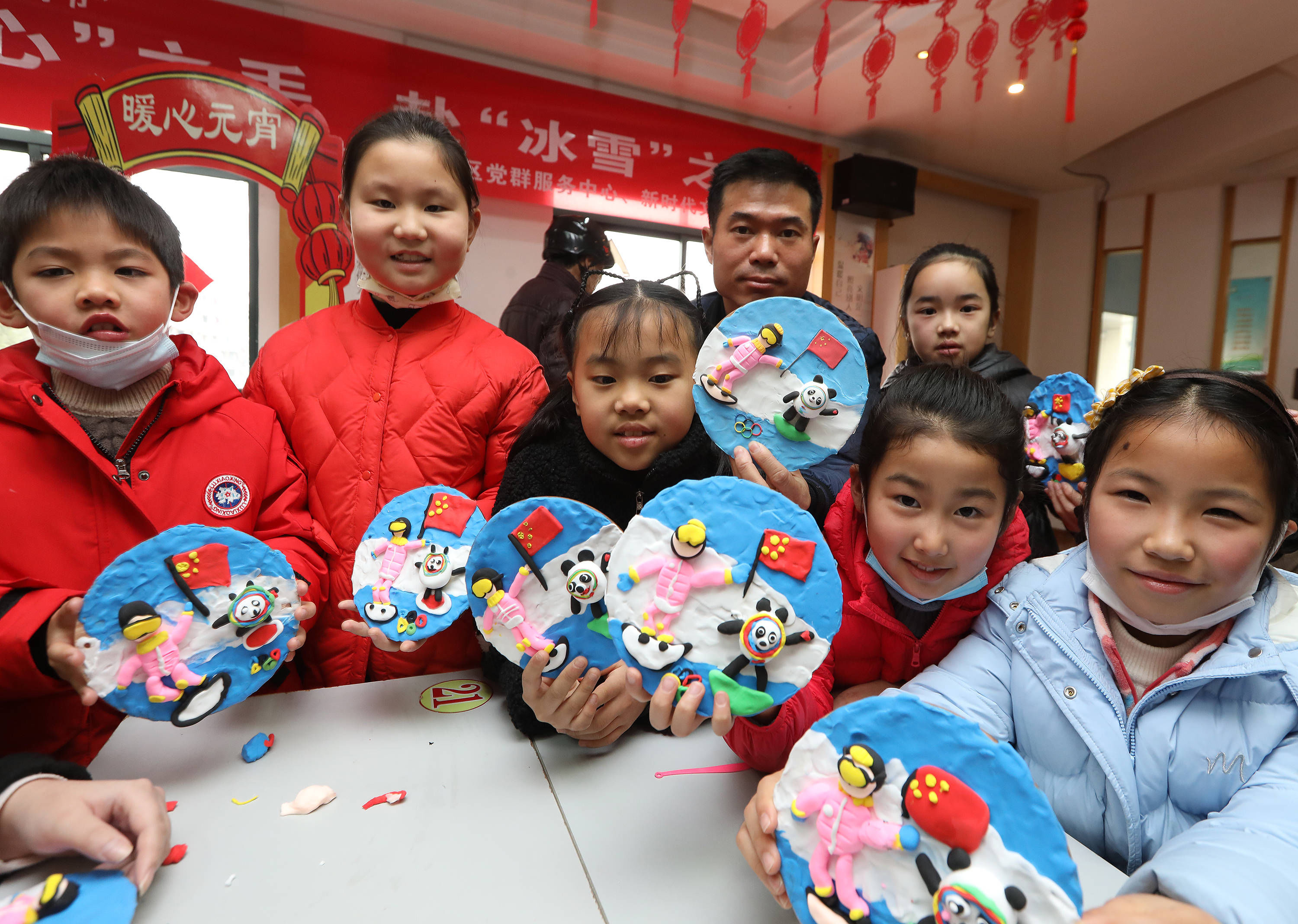 北京冬奥会！为冬奥喝彩！“镇”版冰墩墩、雪容融新鲜出炉！