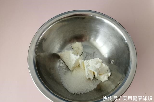 夏天不用烤箱也能做蛋糕,1搅1拌就完成,入口即化,孩子超爱吃