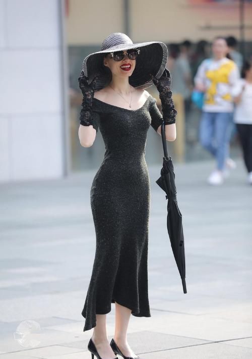 品味|30多岁的姐姐,打扮时髦品味高,想找个伴很难吧