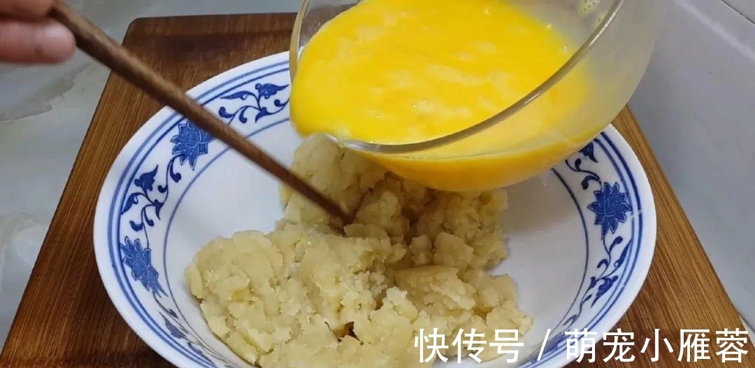 面粉不要烤面包了，教你简单一做，个个空心鼓泡，比吃蛋糕还过瘾