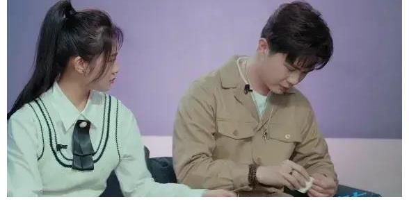 做朋友也没关系：前任身份曝光，男2移情女3，女2被无视太尴尬