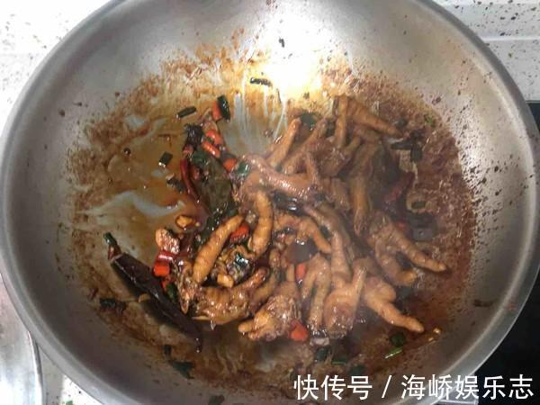 教你在家做红烧鸡爪，掌握好这做法，光闻味就流口水，越吃越上瘾