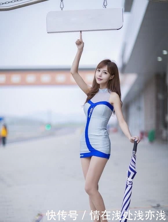 小姐姐|街拍:漂亮小姐姐身材高挑,还会穿衣打扮