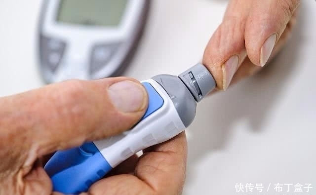 现干裂的情况|入冬后,脚后跟“干裂”?可能与3个“原因”有关