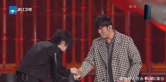 爱情大魔咒|华晨宇追星成功,和偶像互粉还同台合唱,眼神太甜了!