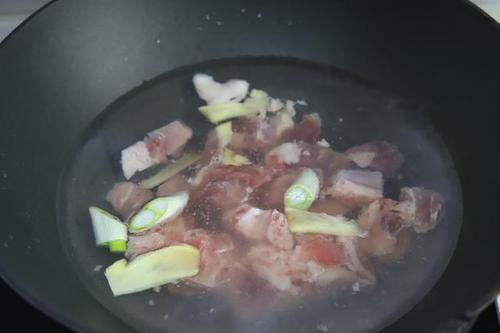 迷迭香|香喷喷的排骨焖饭,做法超简单!孩子一口气吃了两碗,想挑食都难