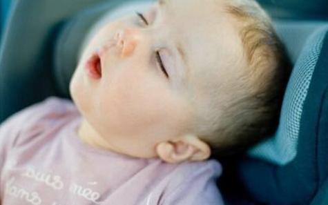 宝妈|宝妈晒图炫耀娃“屁桃脸”,双颊感觉要溢出画面,网友:可爱过头