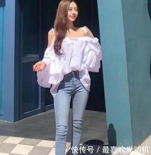 牛仔裤|小姐姐穿牛仔裤,展现身材曲线,彰显简约时尚的气质