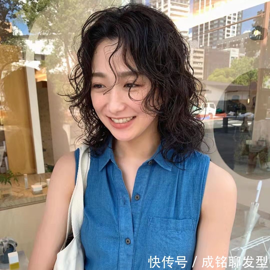 暗淡|哪些发型会让人显老？了解这三个细节，轻松做出时尚减龄的好发型