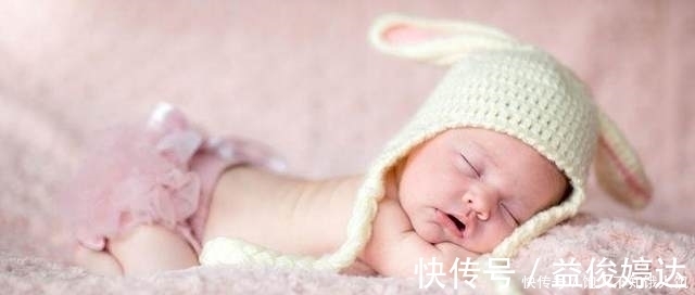 缺钙|宝宝睡觉时这3个动作,可能是身体缺钙的信号,妈妈们要重视