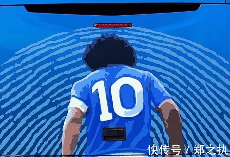 那不勒斯|致敬球王!那不勒斯公布球队大巴新涂装,包含马拉多纳元素