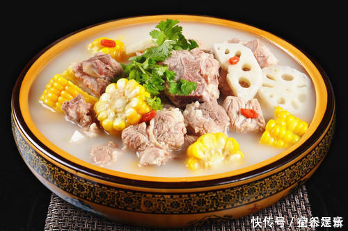 炖排骨时,请牢记“3不放”,保证排骨鲜嫩又入味,还没一点不腥