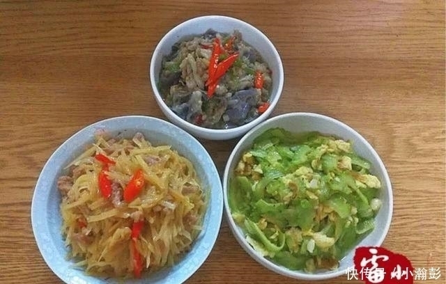 两个人的晚饭,3个菜,才花了15块钱,还有荤有素,真会过日子