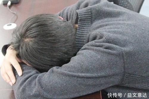 地筋|脚底有条养肝筋，每天揉一揉，疏肝气、排肝毒，补气强身易长寿