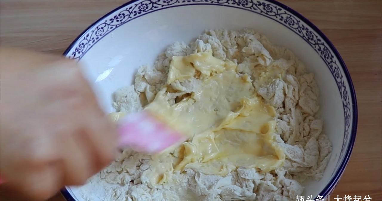 好吃|8块一个的蛋黄酥,在家自制低成本,一口酥掉渣,比外面卖得好吃