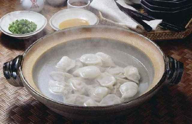  煮饺子时，不要只会加水煮！多加一点它，饺子香嫩多汁，还不破皮