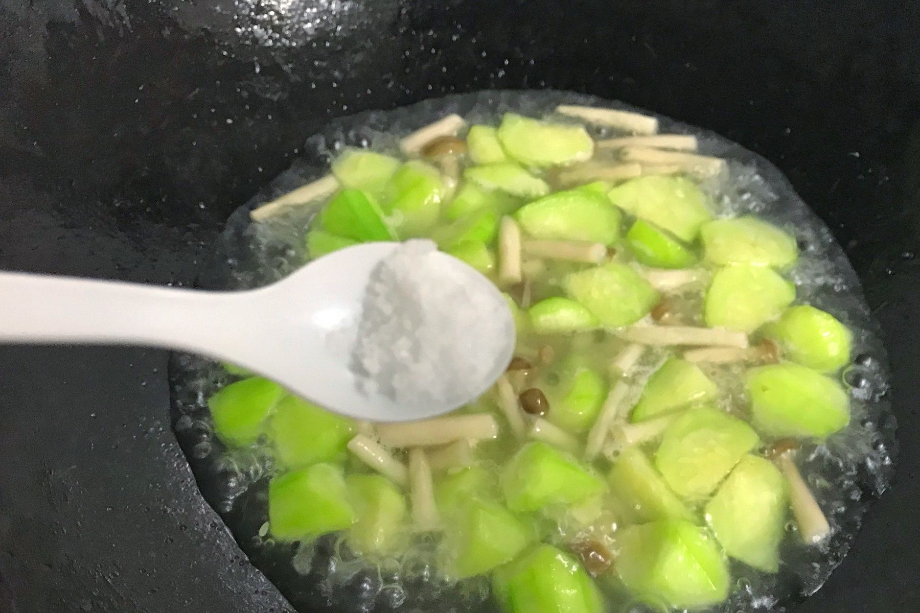 暑气|立秋后多喝此汤,去暑气润秋燥,5块钱煮一锅,汤鲜味美又营养