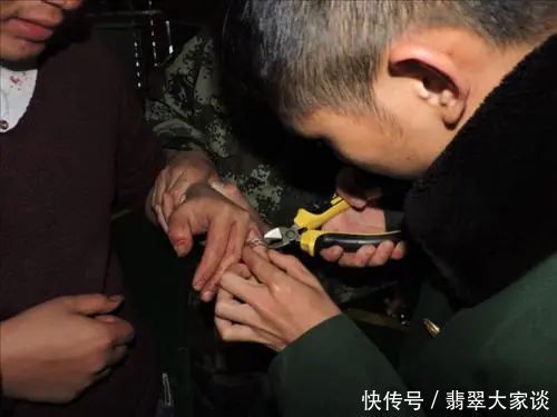 伤害性|翡翠知识详解：购买戒指除了材质和漂亮，还有一个更重要的因素！