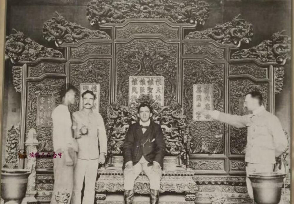 图九|清末老照片，扛火枪的清兵弱不禁风，图九洋人在龙椅上恣意妄为
