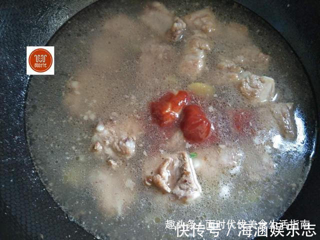 这样烧排骨,做法简单味道超好,色泽比饭店的都要好看!