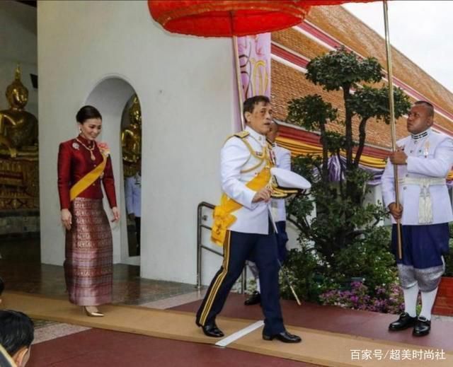 泰王贵妃又出来了，复宠首露面模样瘦一圈，胳膊骨头都戳出来了