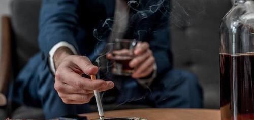 烟酒|加速男性衰老“源头”发现了,不是烟酒,很多人喜欢做,尽早改掉