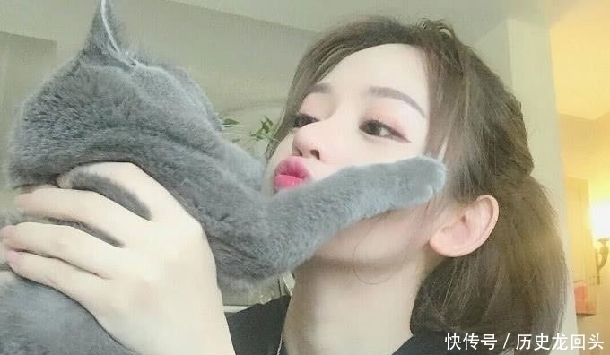 额头|女生符合这4个特征,不适合“披头散发”,会拉低颜值还显胖!