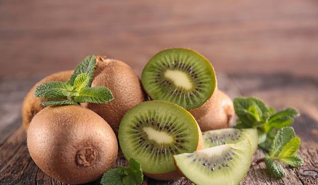 糖分|糖尿病人可以吃猕猴桃吗？医生：想稳定血糖，3种水果建议拉黑