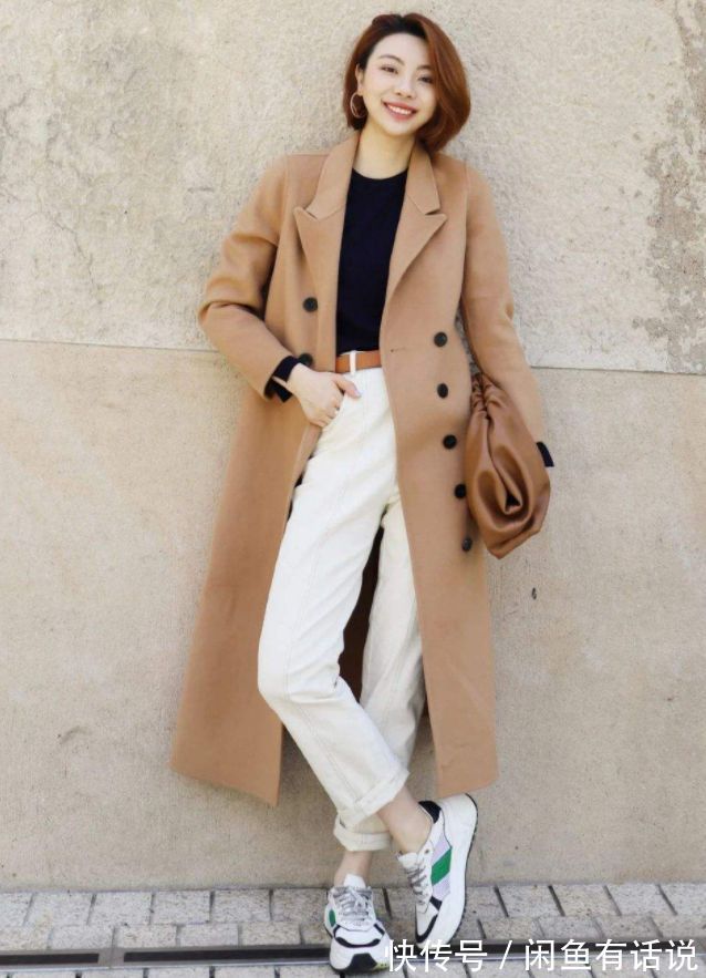 穿搭|怪不得女人都不穿打底裤了,今年流行“牛奶裤”,配大衣好时髦