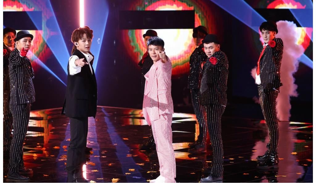 王靖雯|《中国好声音》五强引争议：有人忘词，有人满票晋级？