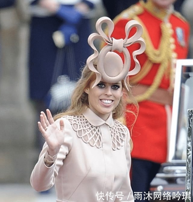 戴安娜|英女王有5千顶帽子，戴安娜帽子戴得最美艳，俩姐妹帽子有点尴尬