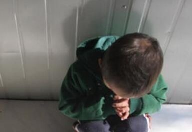 心理健康|孩子被人当“软柿子”捏?父母掌握3个要点,孩子到哪都不被欺负