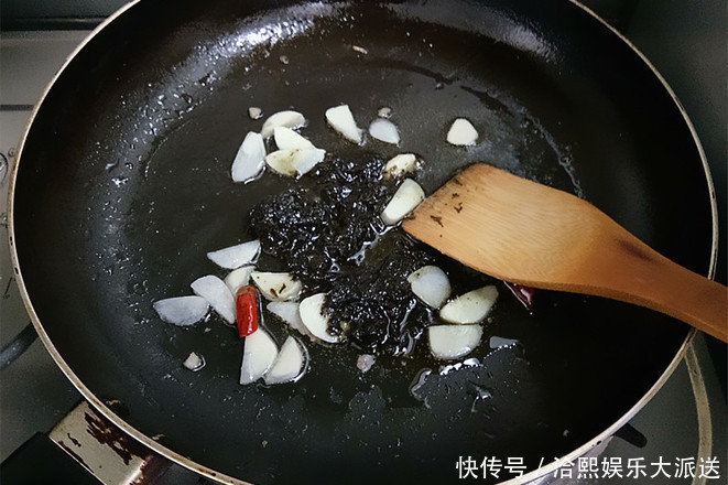2茶匙|75岁的老妈隔三差五吃这菜，脸色红润精神气儿十足，鲜嫩又清爽