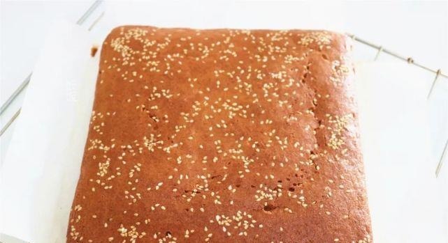 3个鸡蛋，一把红枣，做一款简单又好吃的枣糕，味道太正了