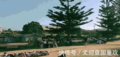 |搞笑GIF： 请原谅我不厚道的笑了 吃饭的时候最好不要看