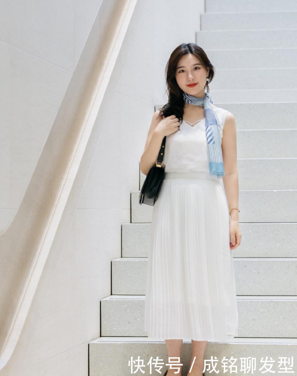 气质|夏装不知怎么搭配,看看这位博主的穿搭,奔四的年纪美得精致优雅