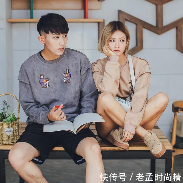 连帽 低调优雅的情侣装扮高人一筹,让爱情的味道弥漫在春季