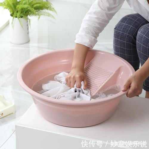 孩子|奶奶天天给宝宝换洗衣服,孩子身上却长小红点,很多家长犯错误