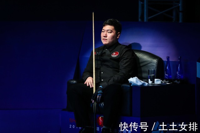 颜丙涛|大爆冷!中国斯诺克头号种子惨遭一轮游,八强已产生六席